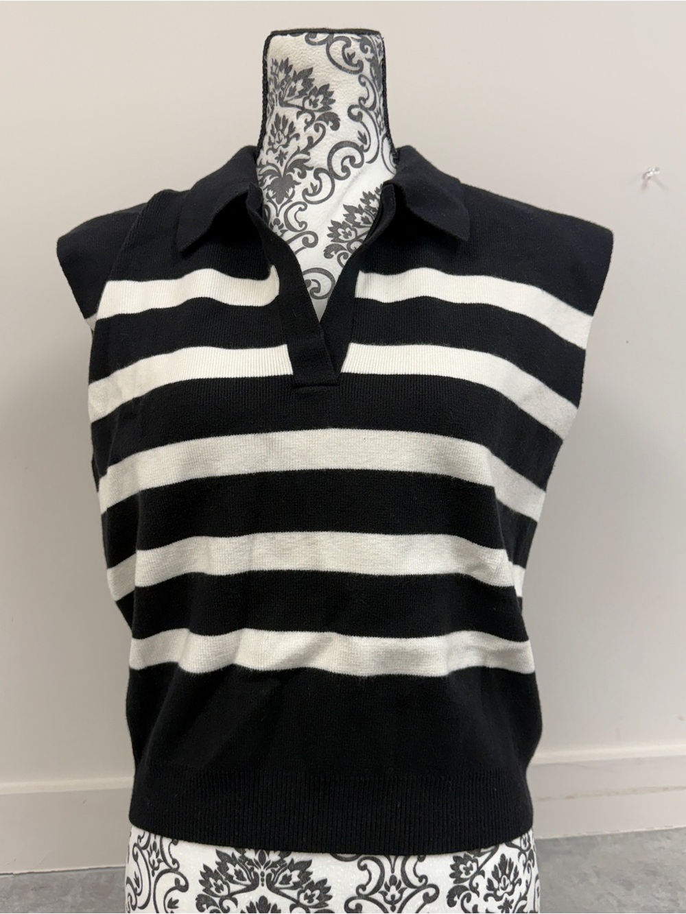 ee:some Black Ivory Striped Collared Sweater Vest Size L